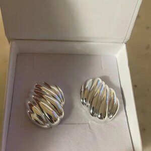 Heaven Mayhem Hive Clip-on Earrings